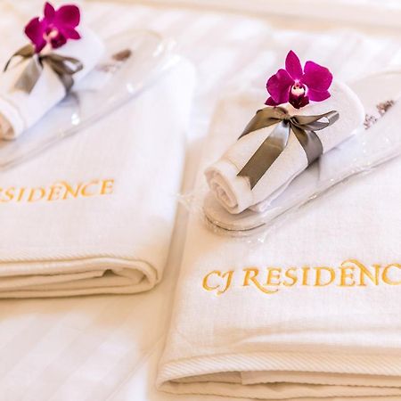 Cj Residence - Opposite Public Bank Centre Point 코타키나발루 외부 사진