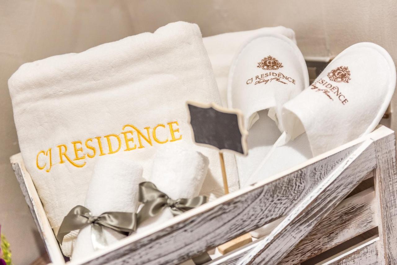Cj Residence - Opposite Public Bank Centre Point 코타키나발루 외부 사진