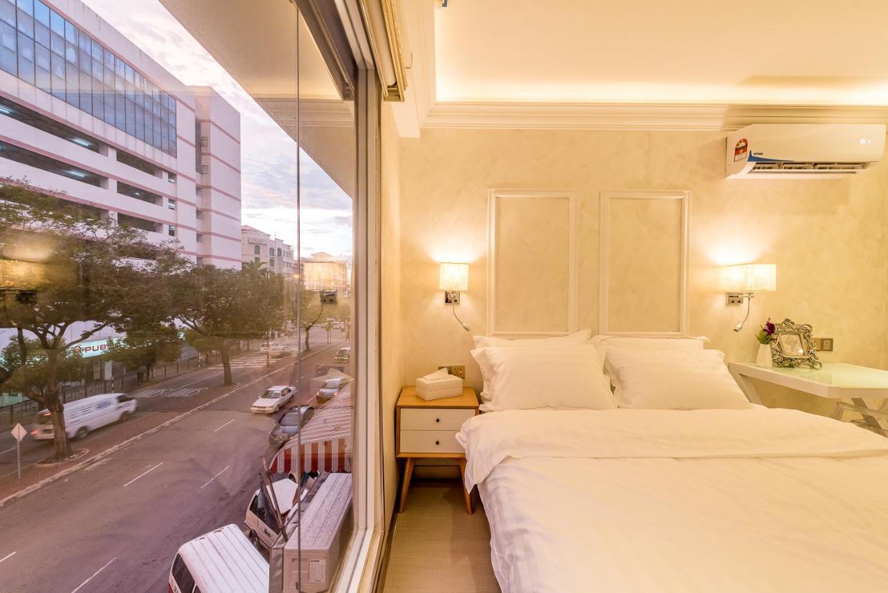 Cj Residence - Opposite Public Bank Centre Point 코타키나발루 외부 사진